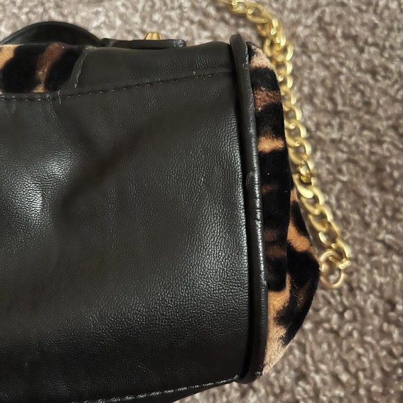 SOLD 🚫 Juicy Couture: Leopard Steffy Crossbody - Picture 15 of 16